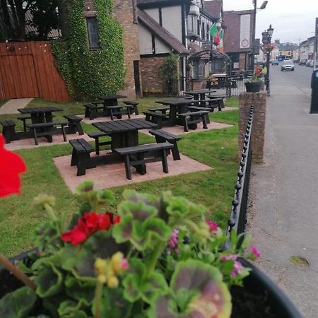 Ivy Tower Hotel Castlebar Buitenkant foto