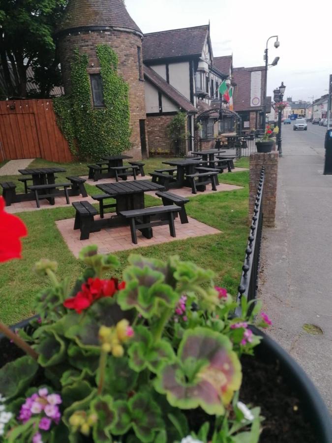 Ivy Tower Hotel Castlebar Buitenkant foto