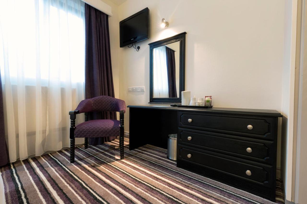 Ivy Tower Hotel Castlebar Buitenkant foto