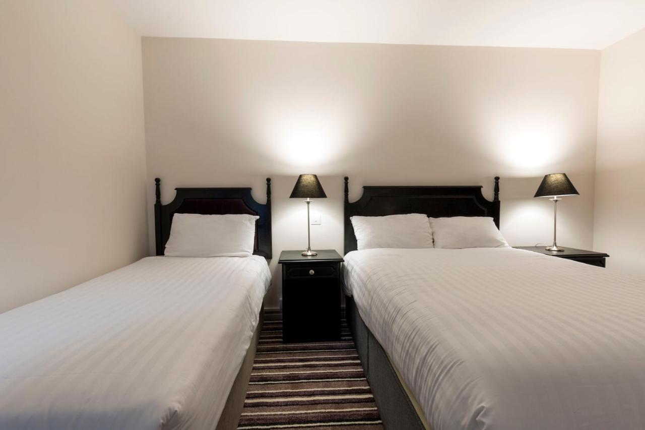 Ivy Tower Hotel Castlebar Buitenkant foto