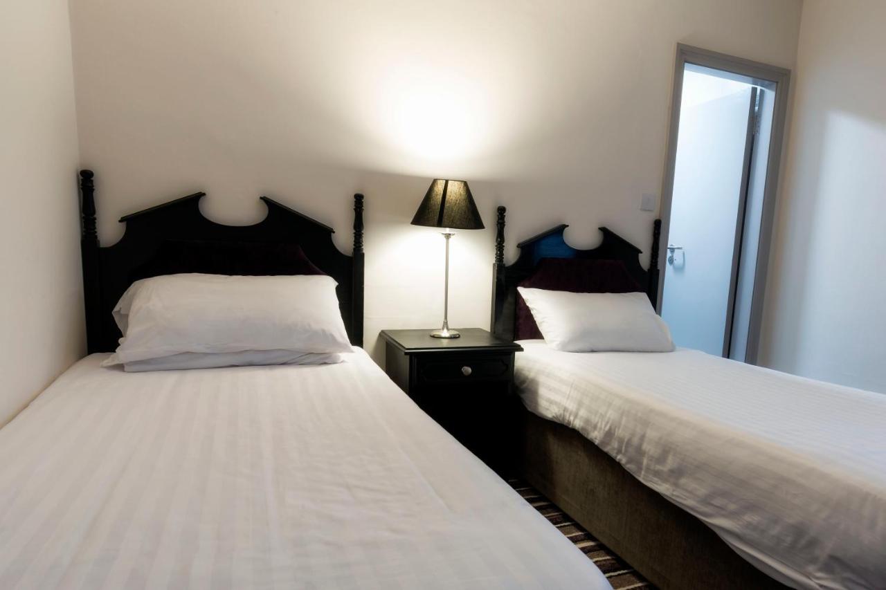Ivy Tower Hotel Castlebar Buitenkant foto