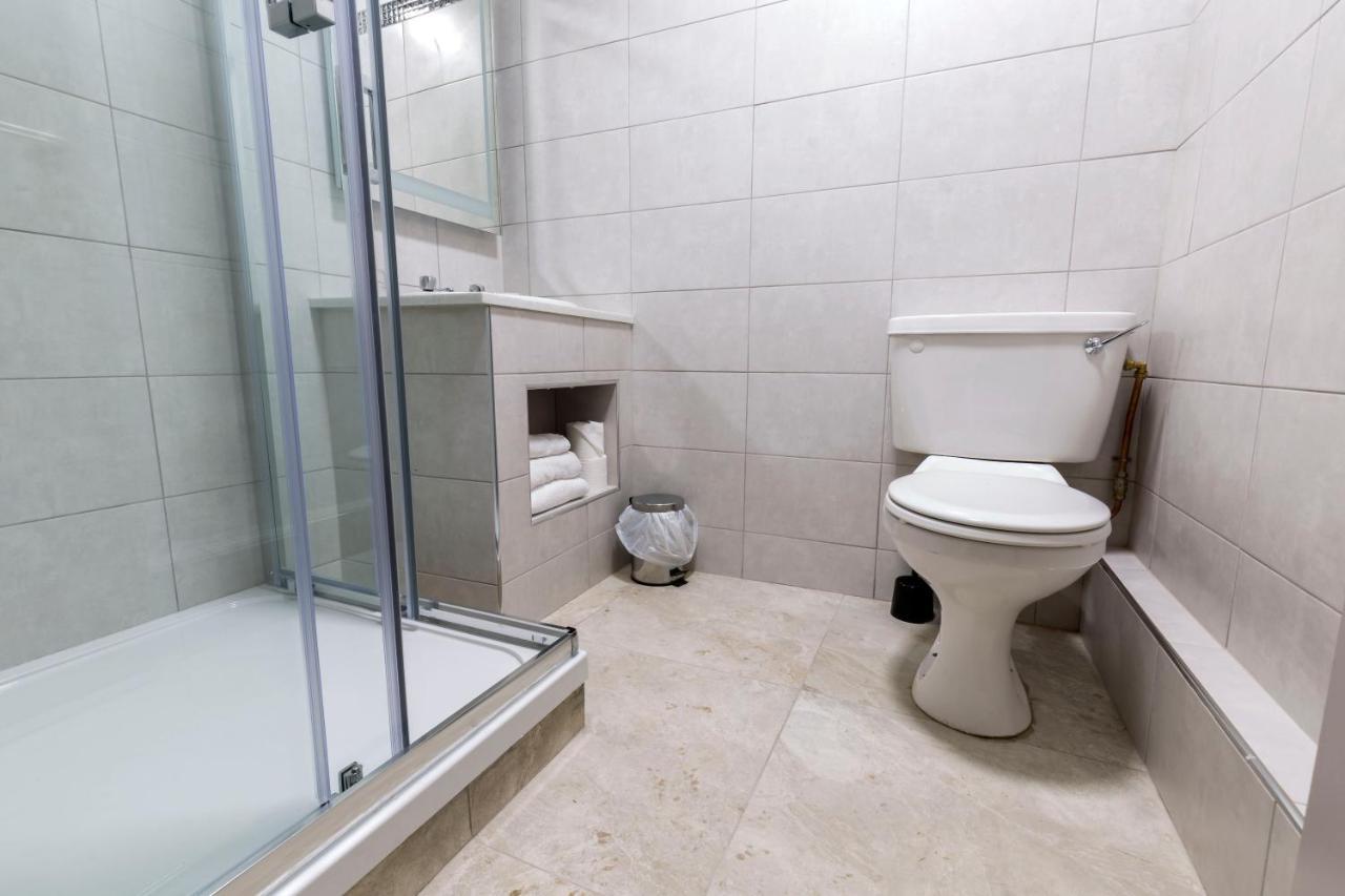 Ivy Tower Hotel Castlebar Buitenkant foto